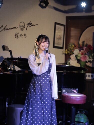 小峰里緒